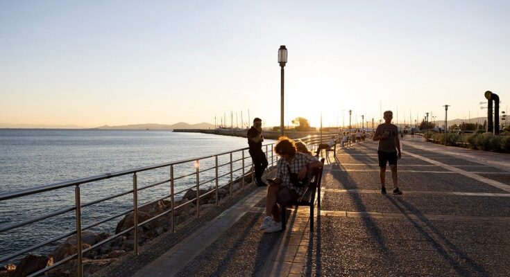 Athens Riviera cycle route and sidewalk