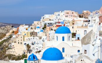 Greek families are not able to afford holidays in Greece this year, survey reveals.