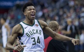 Giannis Antetokounmpo playing for Milwaukee Bucks