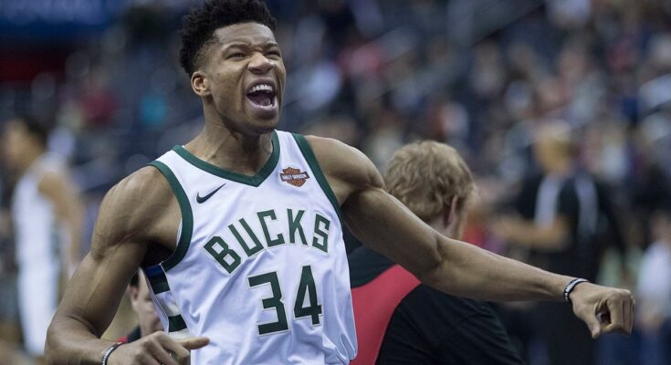 Giannis Antetokounmpo playing for Milwaukee Bucks