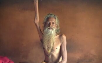 Amar Bharati an Indian Ascetic Hindu Yogi Sadhu Naga holds his hand up for universal peace