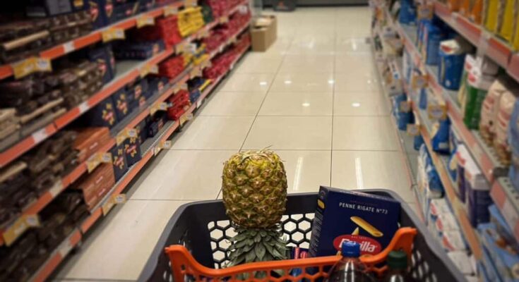 A Pineapple Dating Craze Has Hit Spain’s Mercadona Supermarkets