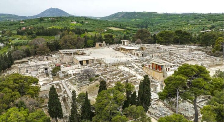 Panoramic view of the Palace of Knossos.