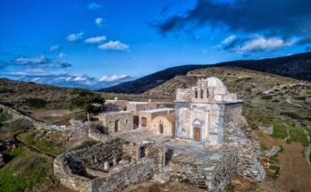 Ancient Monument on Greece’s Sikinos Reveals Gold Jewelry