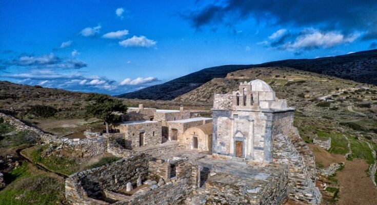 Ancient Monument on Greece’s Sikinos Reveals Gold Jewelry