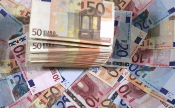 euro banknotes