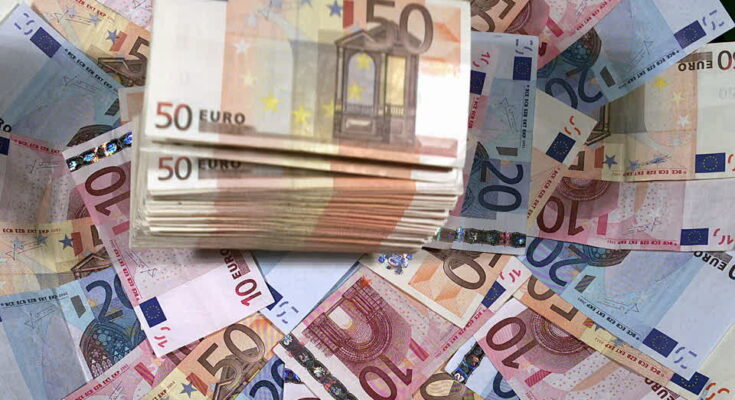 euro banknotes