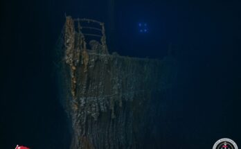 Photo shows Titanic missing large section of railing