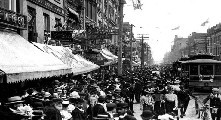 Yonge Street crowd celebrating the end of the Boer War, 1900