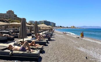 Greece Basks in Warm Sunshine: A Mini-Summer in October