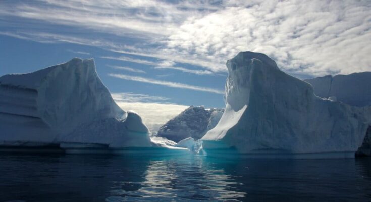 Frozen Antarctica Walloped by Climate Extremes