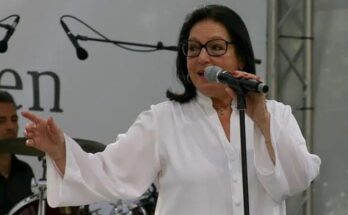 Nana Mouskouri Announces Retirement Just Days Before Turning 90