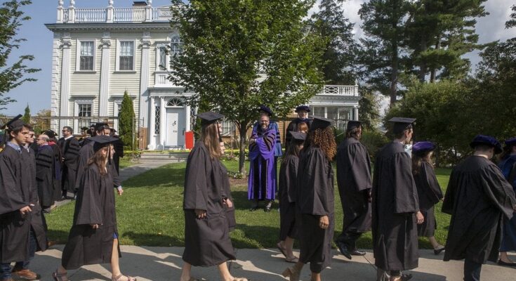 picture showing convocation as Greece education ranking stands at mid-tier among the world's most educated countries.