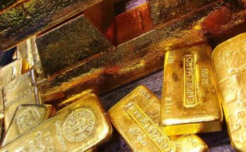 The price of gold has hit record highs as countries try to ease their reliance on the US dollar.